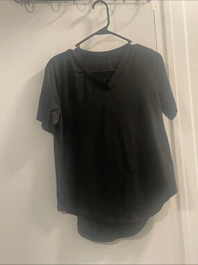 WOMENS MEDIUMS DARK GRAY V NECK TSHIRT NEVER WORN